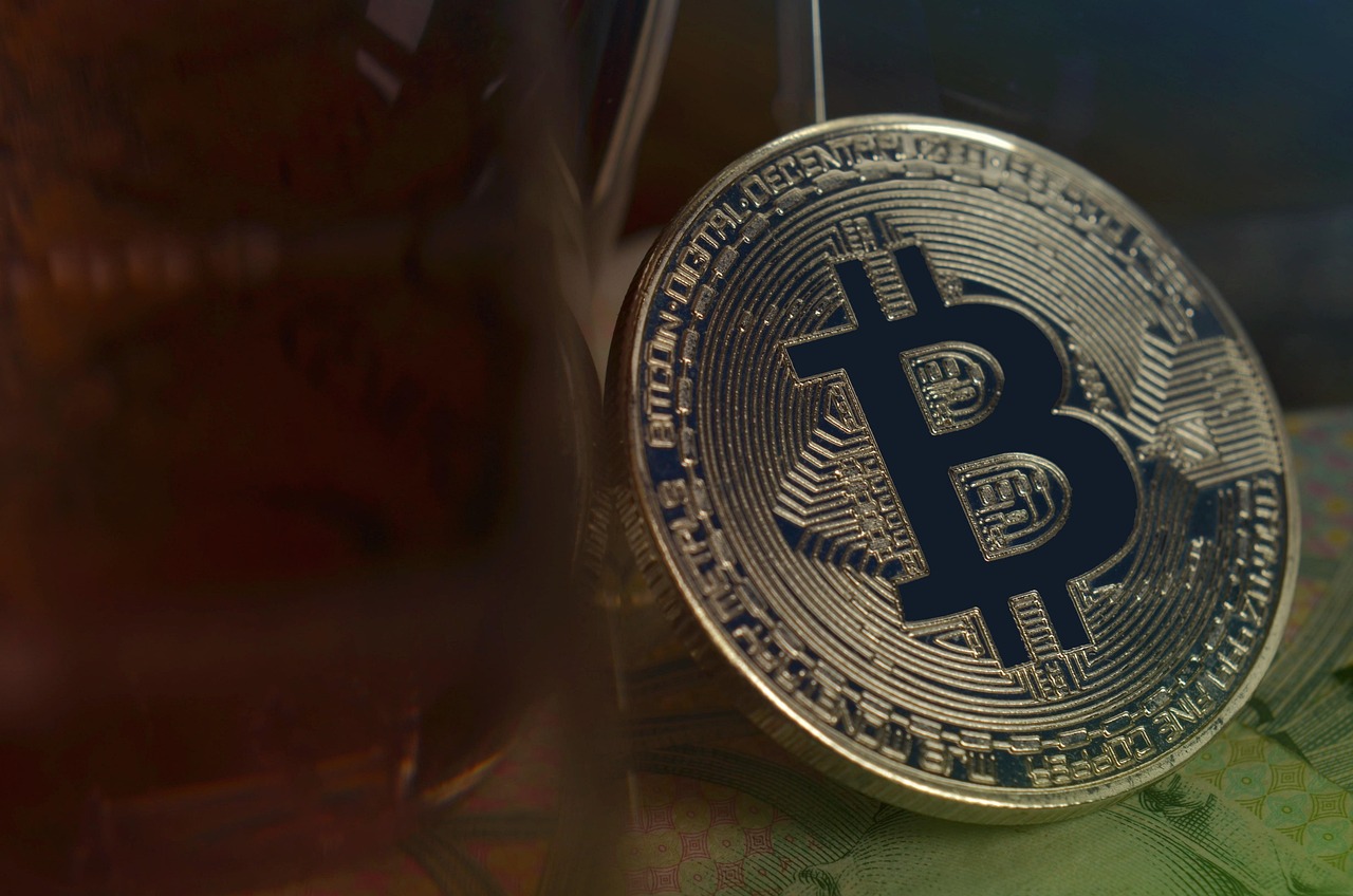 马斯克回归特斯拉、减少DOGE工作！TSLA与狗狗币双双暴涨